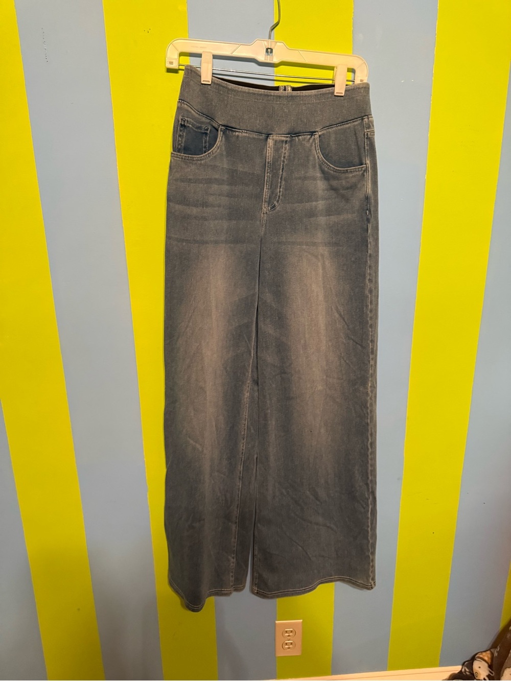 Halara Wide-Leg Women's Jeans in Washed blue denim- Comfortable High Waist